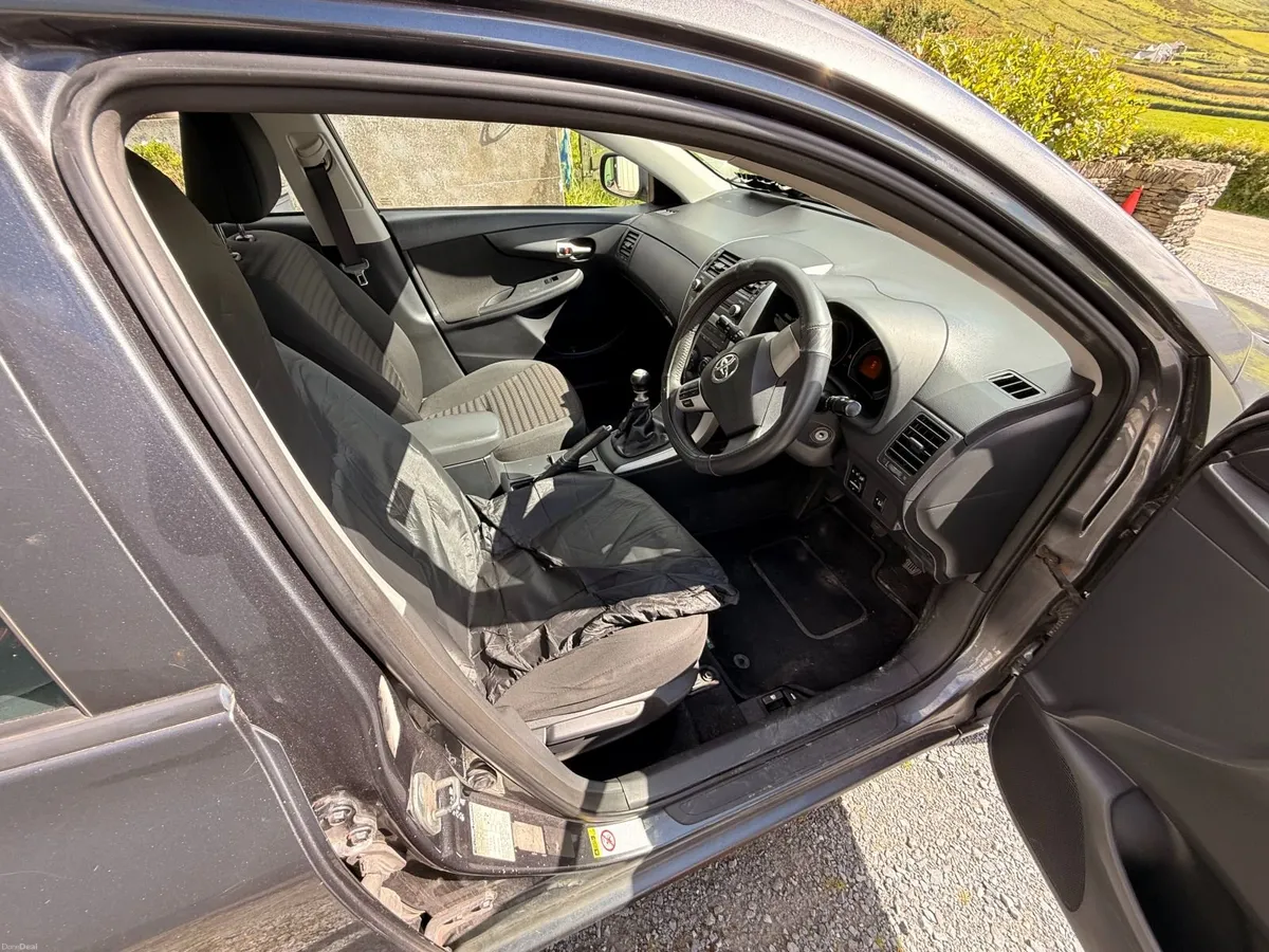 Toyota Corolla 2010 - Image 4