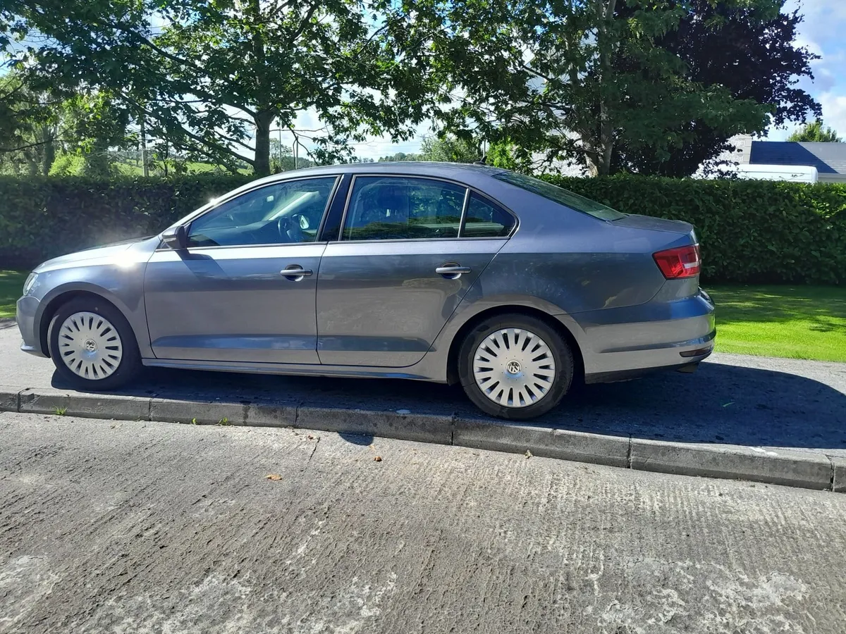 2015 Volkswagen Jetta  2.0 diesel €4200 - Image 4