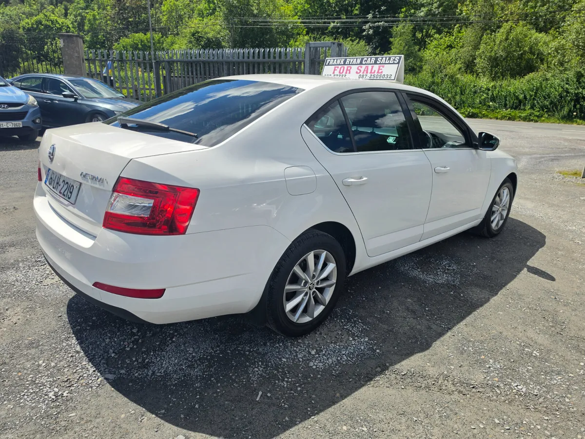 Skoda Octavia 2015 - Image 2