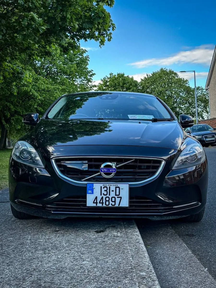 VOLVO V40 2013 T4 || LOW MILEAGE*** - Image 2