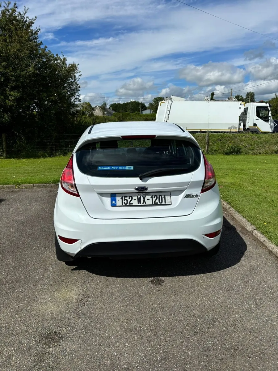 Ford Fiesta 2015 - Image 2