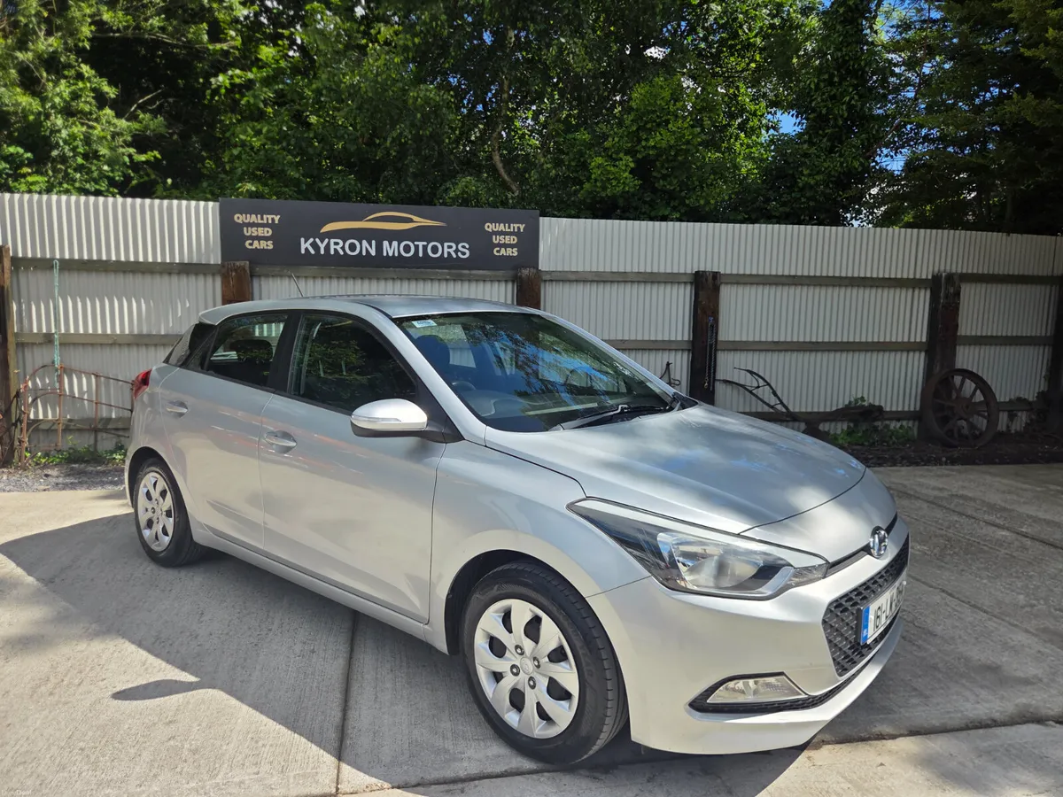 161 Hyundai i20 Classic 1.2 Petrol Ideal First Car - Image 2
