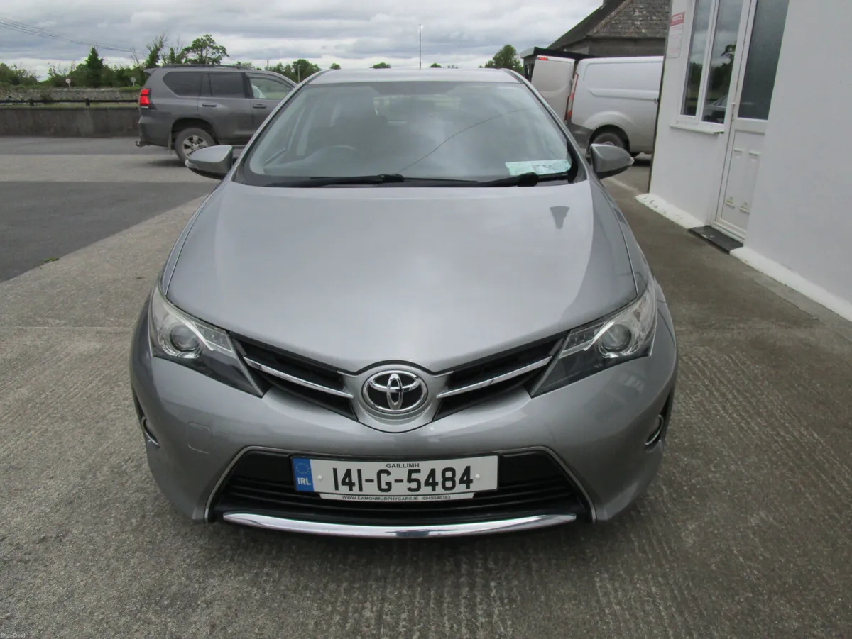 Toyota Auris 2014 - Image 2