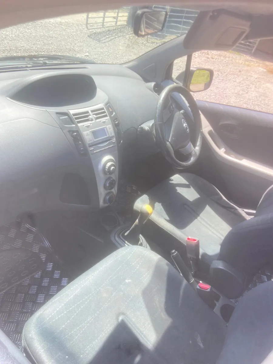 Toyota Yaris 2007 - Image 2