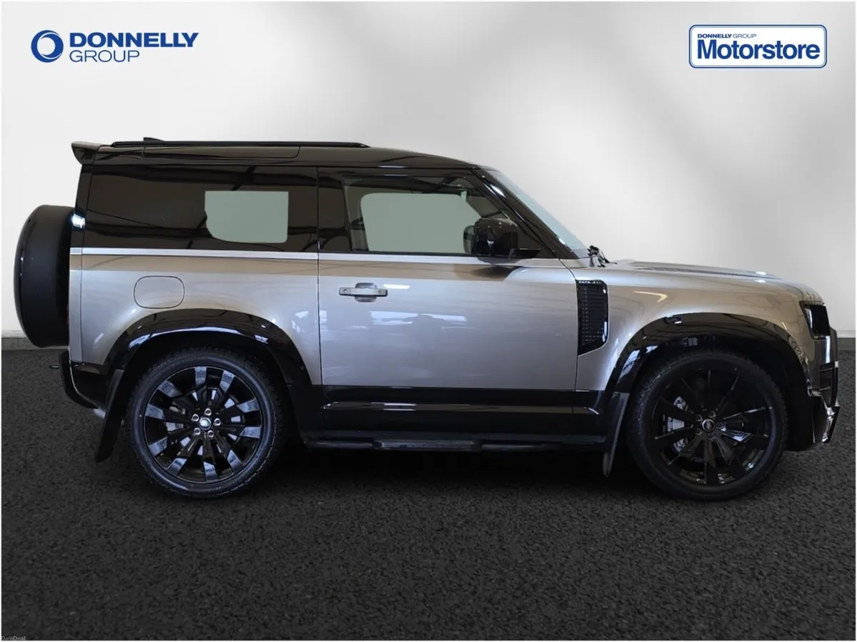 Land Rover Defender Diesel Estate X-Dynamic HSE - Image 3