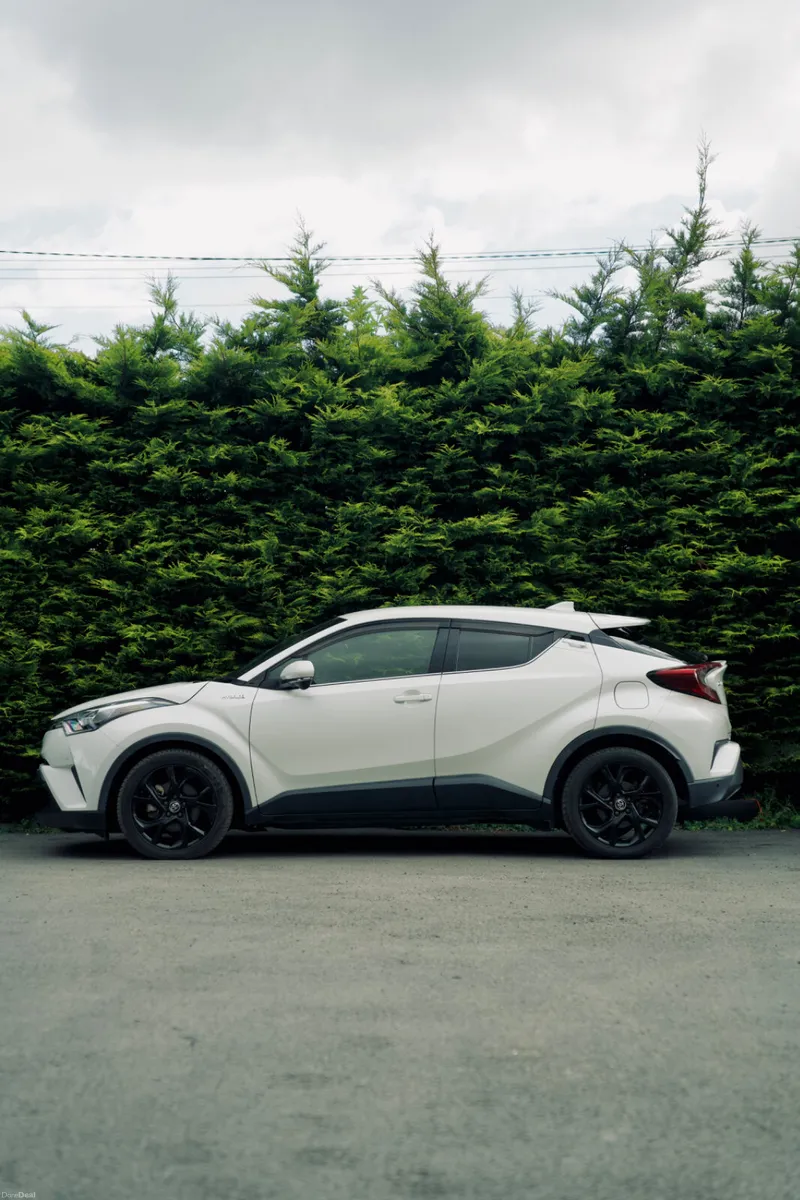 Toyota C-HR 1.8 Hybrid 2017 - Image 2