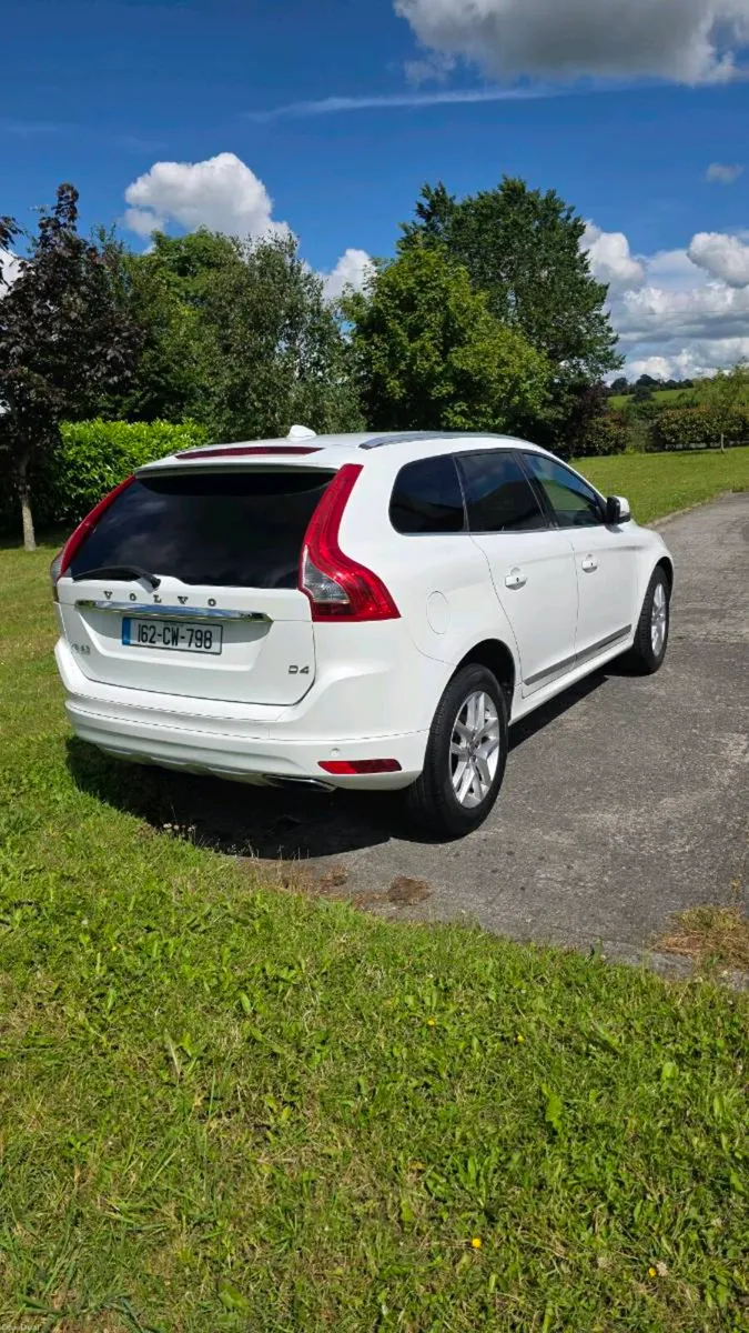 2016 Volvo XC60 Lux Nav Automatic - Image 4