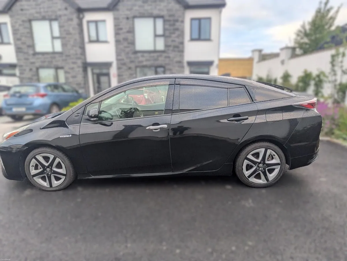 2018 Toyota Prius Hybrid S Touring | NCT May 2028 - Image 4
