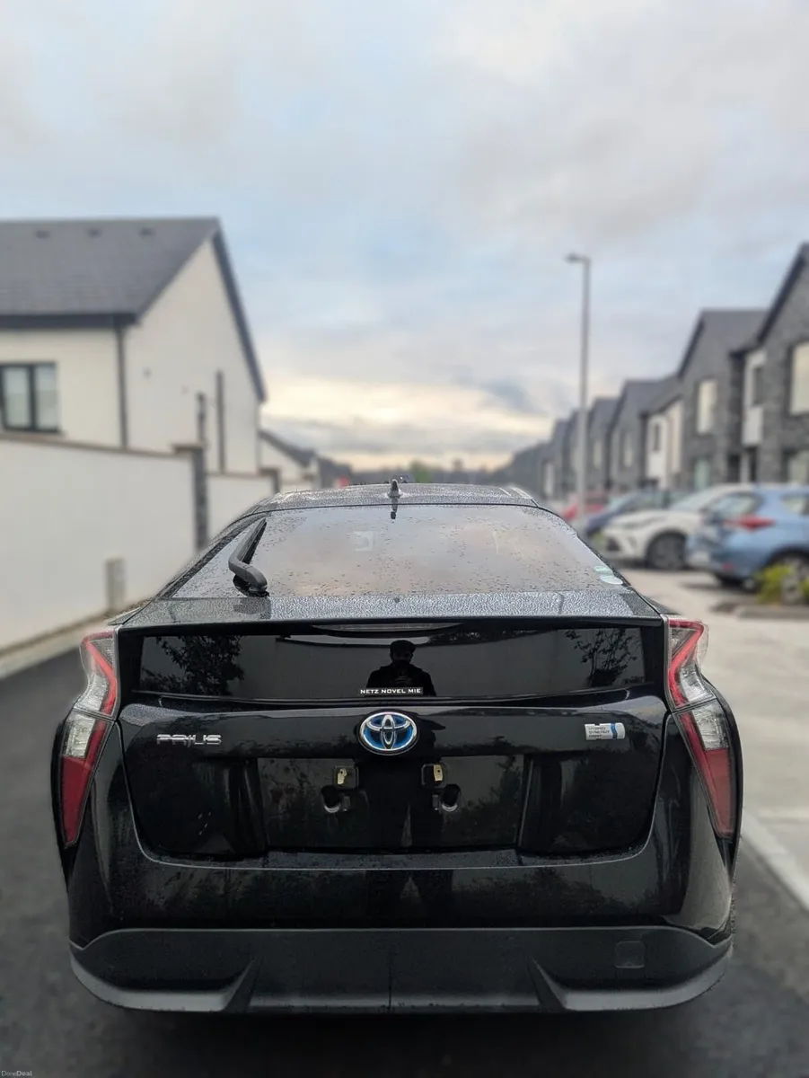 2018 Toyota Prius Hybrid S Touring | NCT May 2028 - Image 3