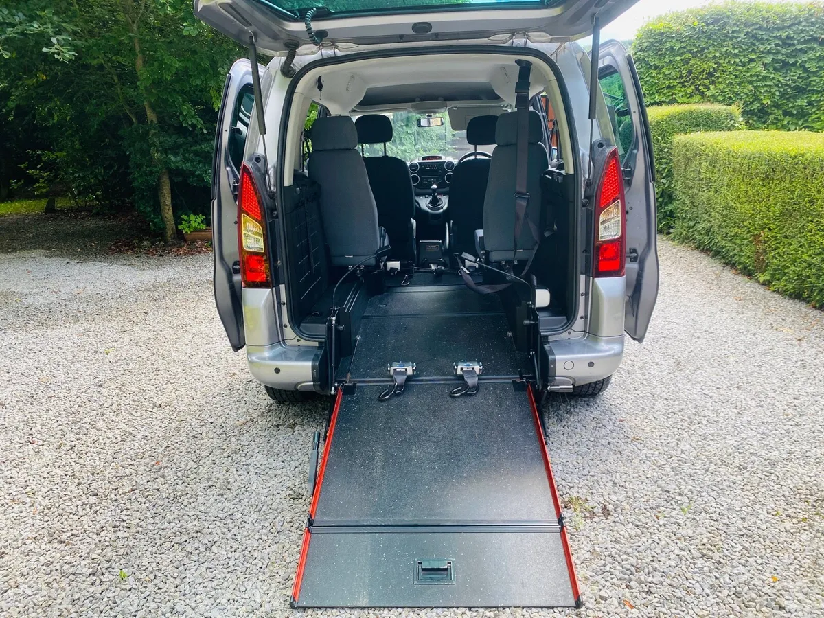 PEUGEOT PARTNER 4 SEAT + WHEELCHAIR 2017 (171) - Image 2