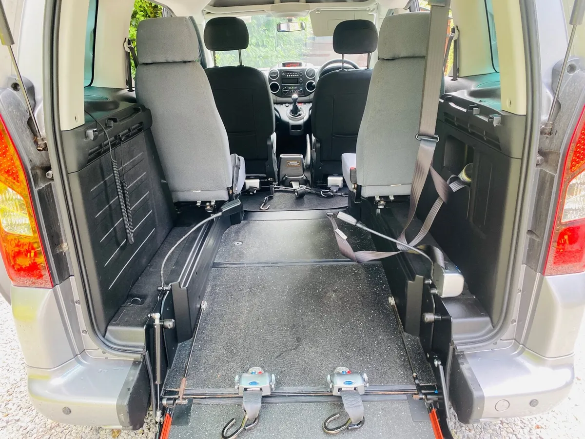 PEUGEOT PARTNER 4 SEAT + WHEELCHAIR 2017 (171) - Image 3