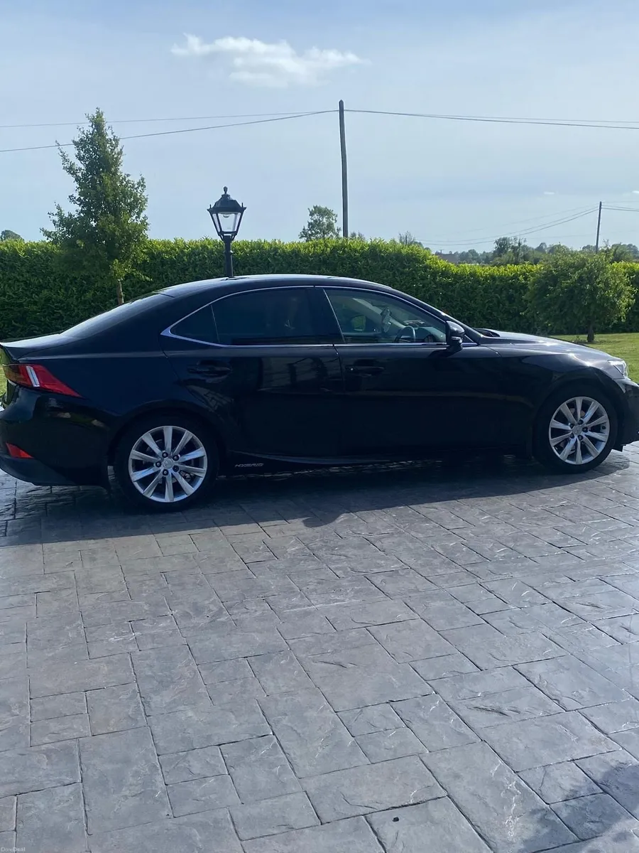 Lexus IS300h - Image 5
