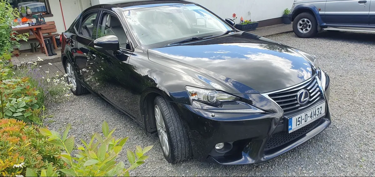 Lexus IS 2015 - Image 2