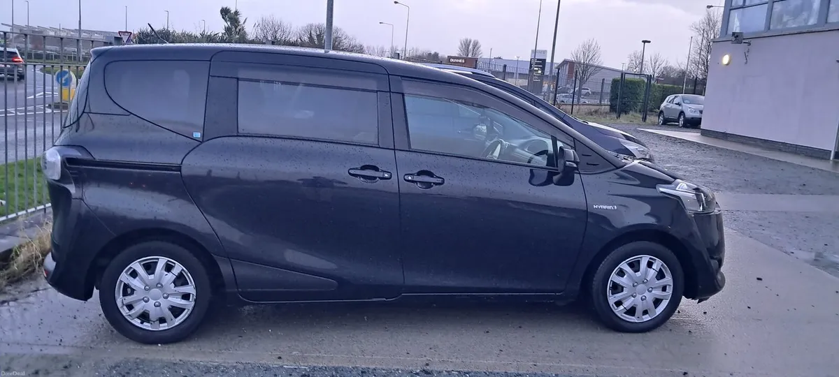 Toyota Sienta Hybrid Automatic 2016 Low mileage. - Image 6