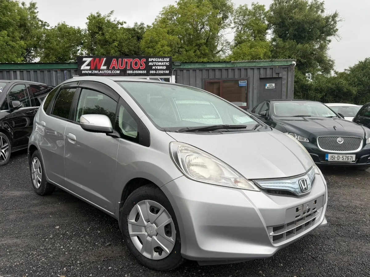 11 Honda Fit  HYBRID - Image 2