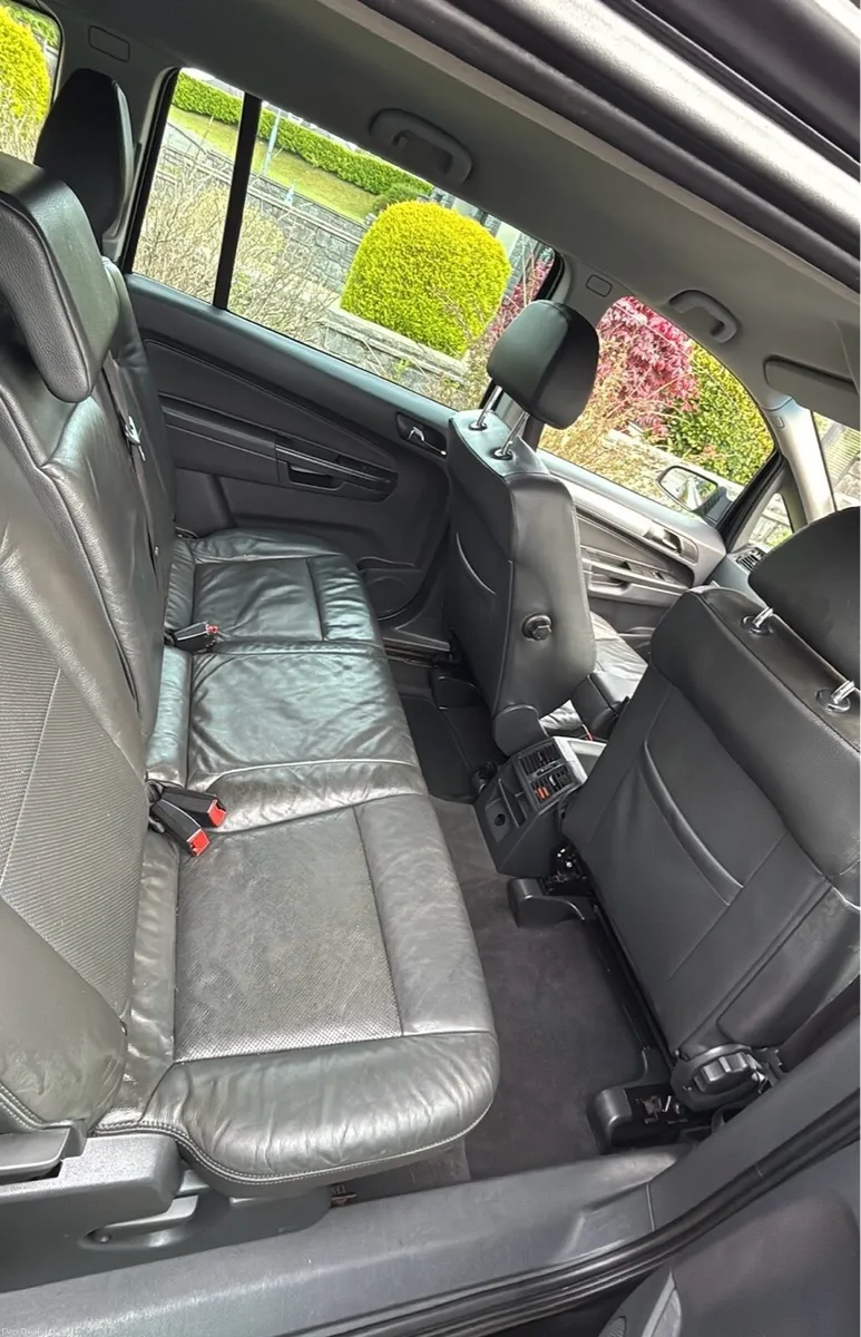 2011 Opel Zafira - Image 2