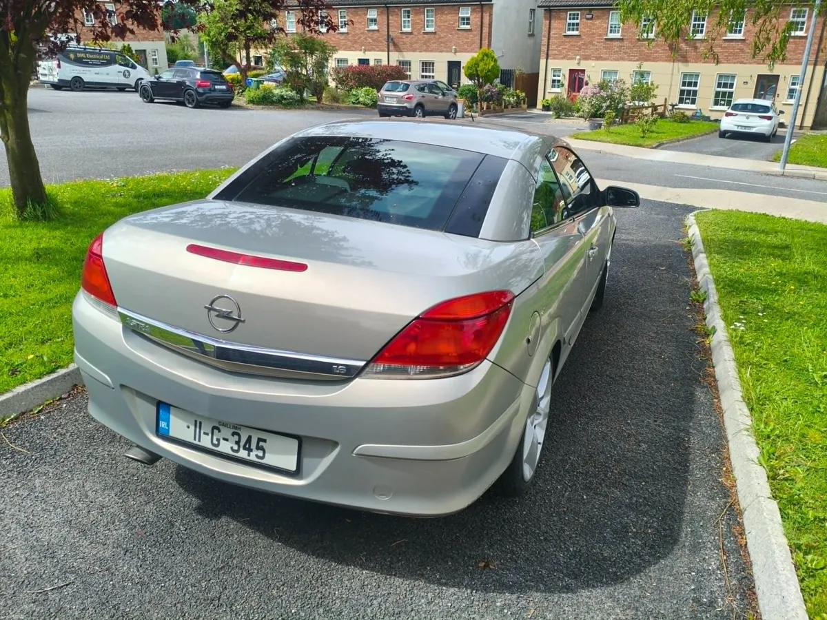 2011 Opel Astra TWINTOP Convertible - Image 3