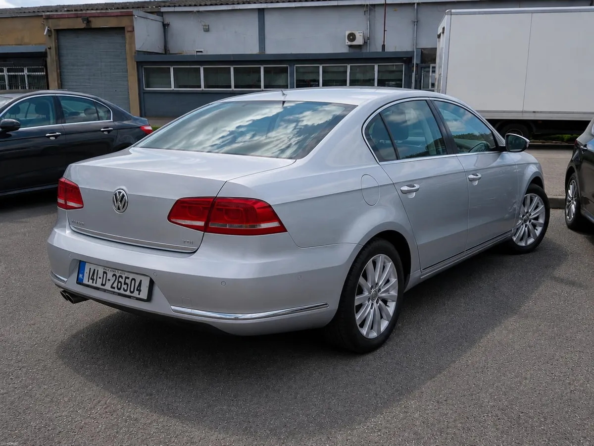 Volkswagen Passat 2014 - Image 2