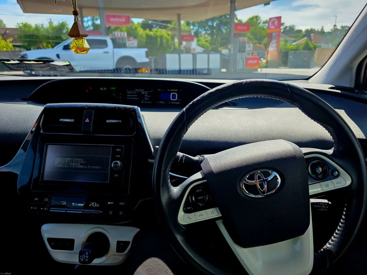 Toyota Prius 2016 - Image 2
