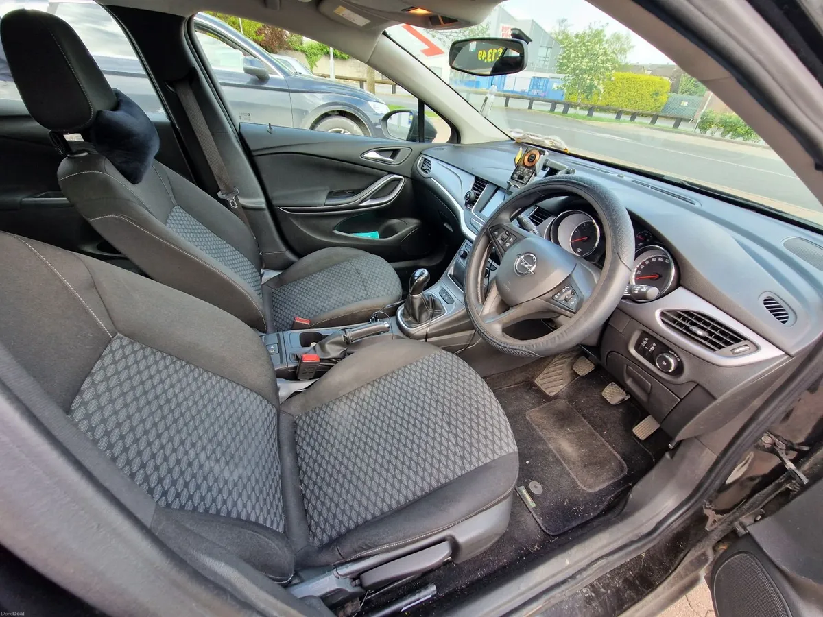 Opel Astra 2017 - Image 4