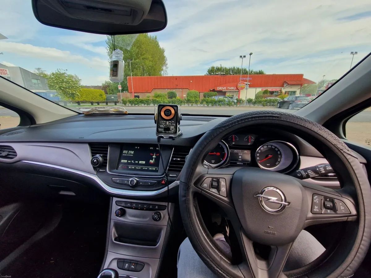 Opel Astra 2017 - Image 3