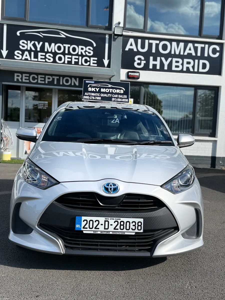2020 Toyota Yaris 1.5 Hybrid Automatic,CarPlay - Image 2