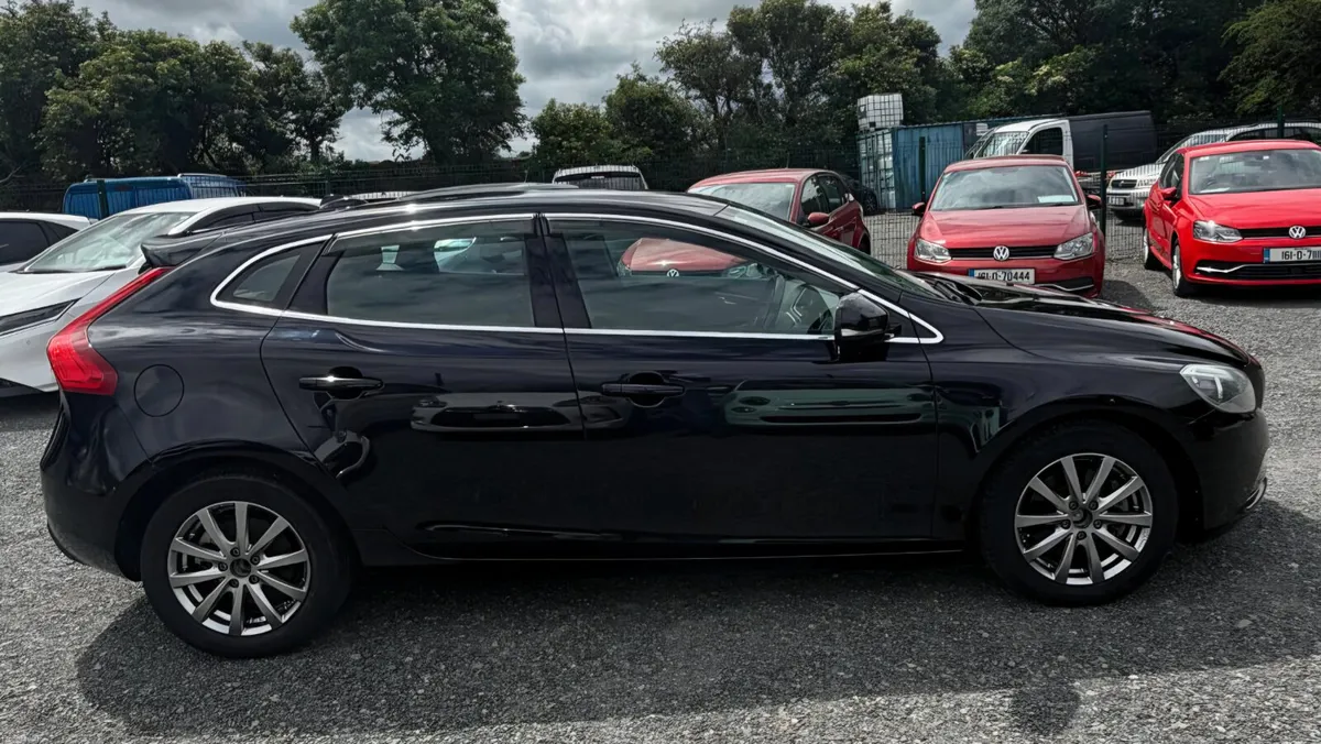 Volvo V40 T4 2015 – Premium Style, Low Mileage - Image 4