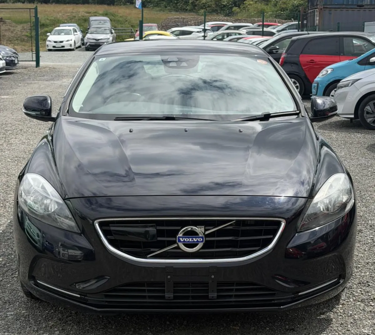 Volvo V40 T4 2015 – Premium Style, Low Mileage - Image 2