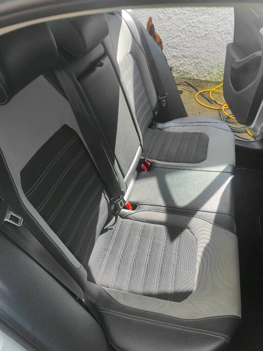 Volkswagen Jetta 2.0 TDI GT - Image 2