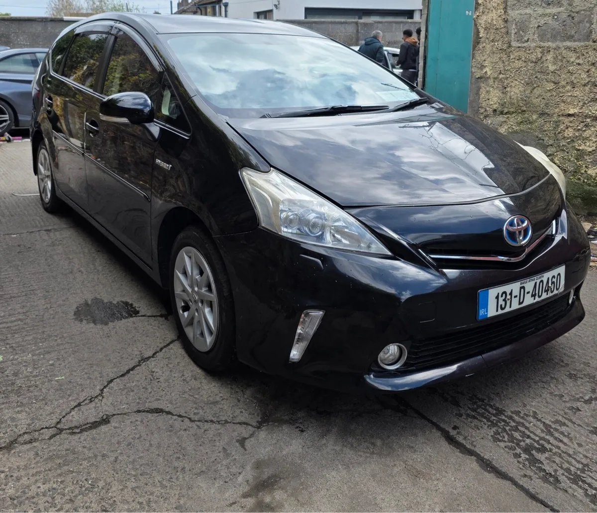 Prius 2013, 7 Seats - Image 3