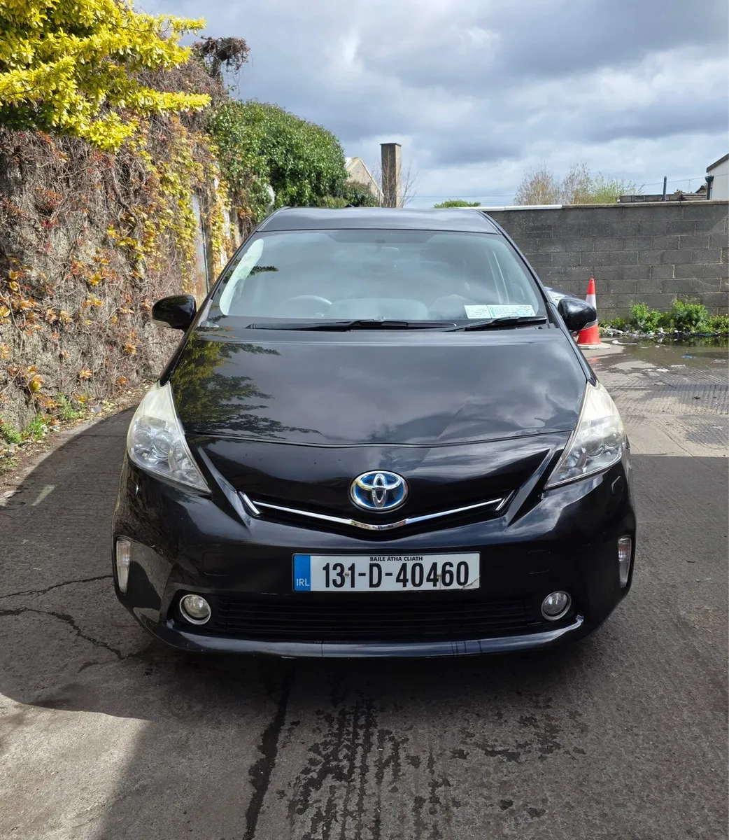 Prius 2013, 7 Seats - Image 2