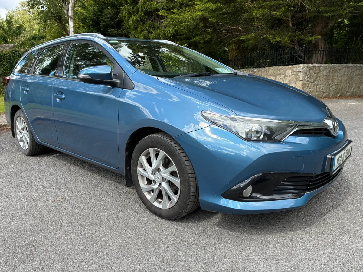Toyota Auris Estate 1.2 petrol - excellent - Image 5