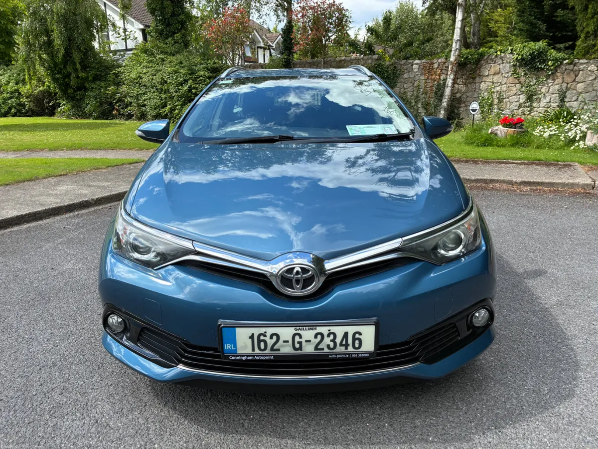 Toyota Auris Estate 1.2 petrol - excellent - Image 2