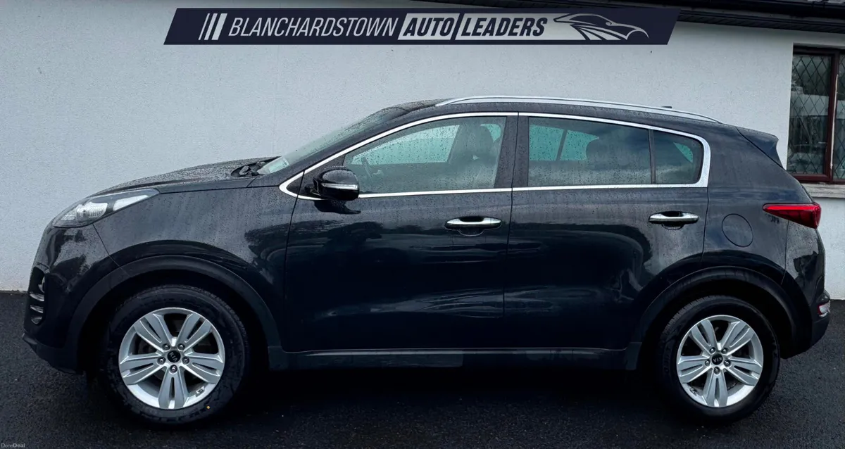 (162) KIA SPORTAGE 1.7 D EX 116 BHP NAV SKY VIEW - Image 2