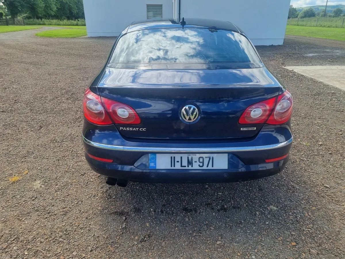 Volkswagen Passat 2011 - Image 2