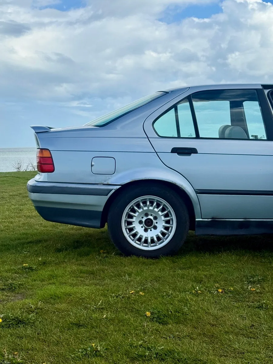 BMW E36 320i - Image 5