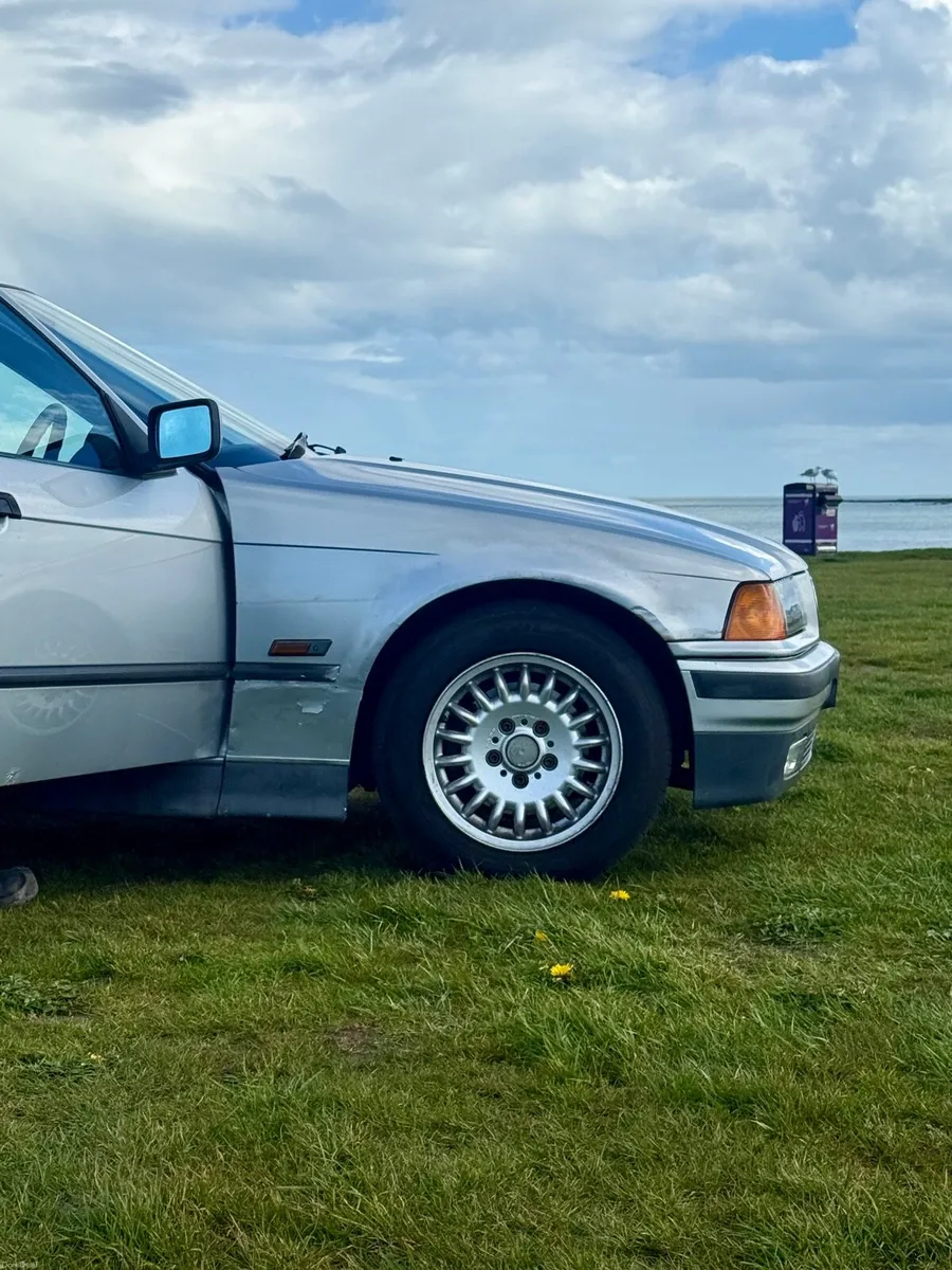 BMW E36 320i - Image 4