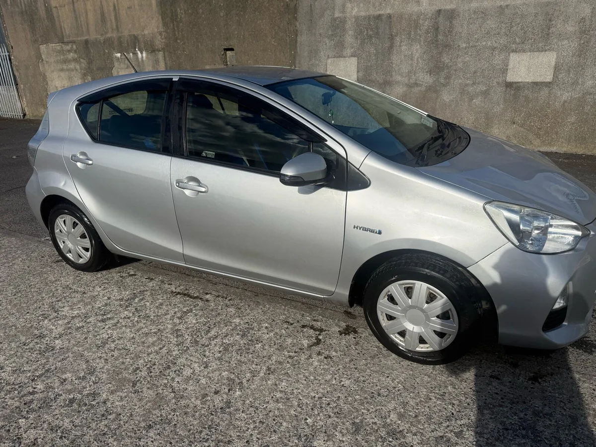 Toyota Aqua 1.5 Hybrid - Image 3