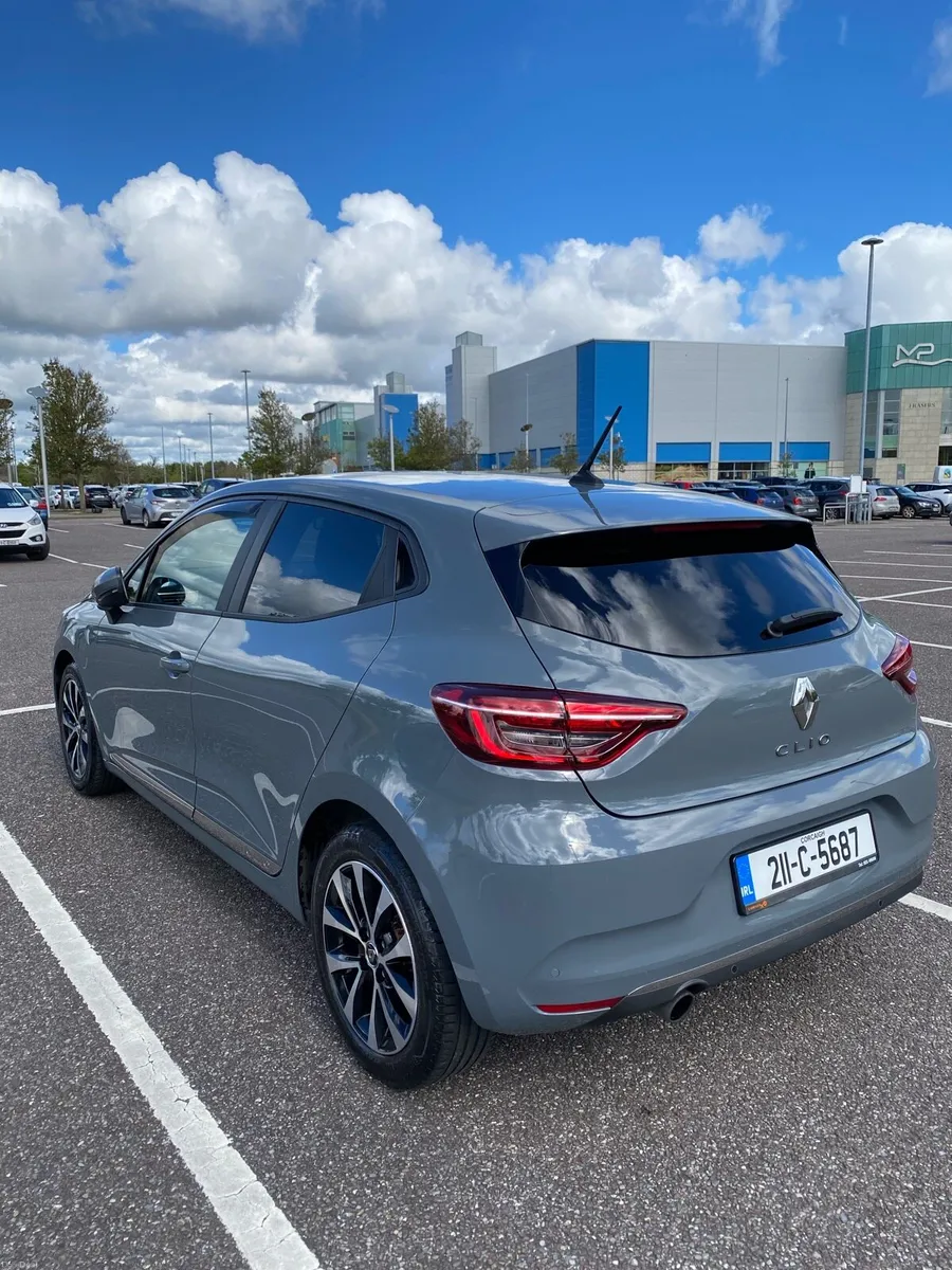 2021 Renault Clio Iconic TCe 100 - Image 2