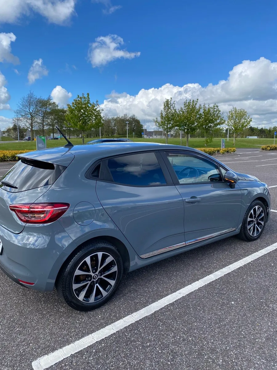 2021 Renault Clio Iconic TCe 100 - Image 4
