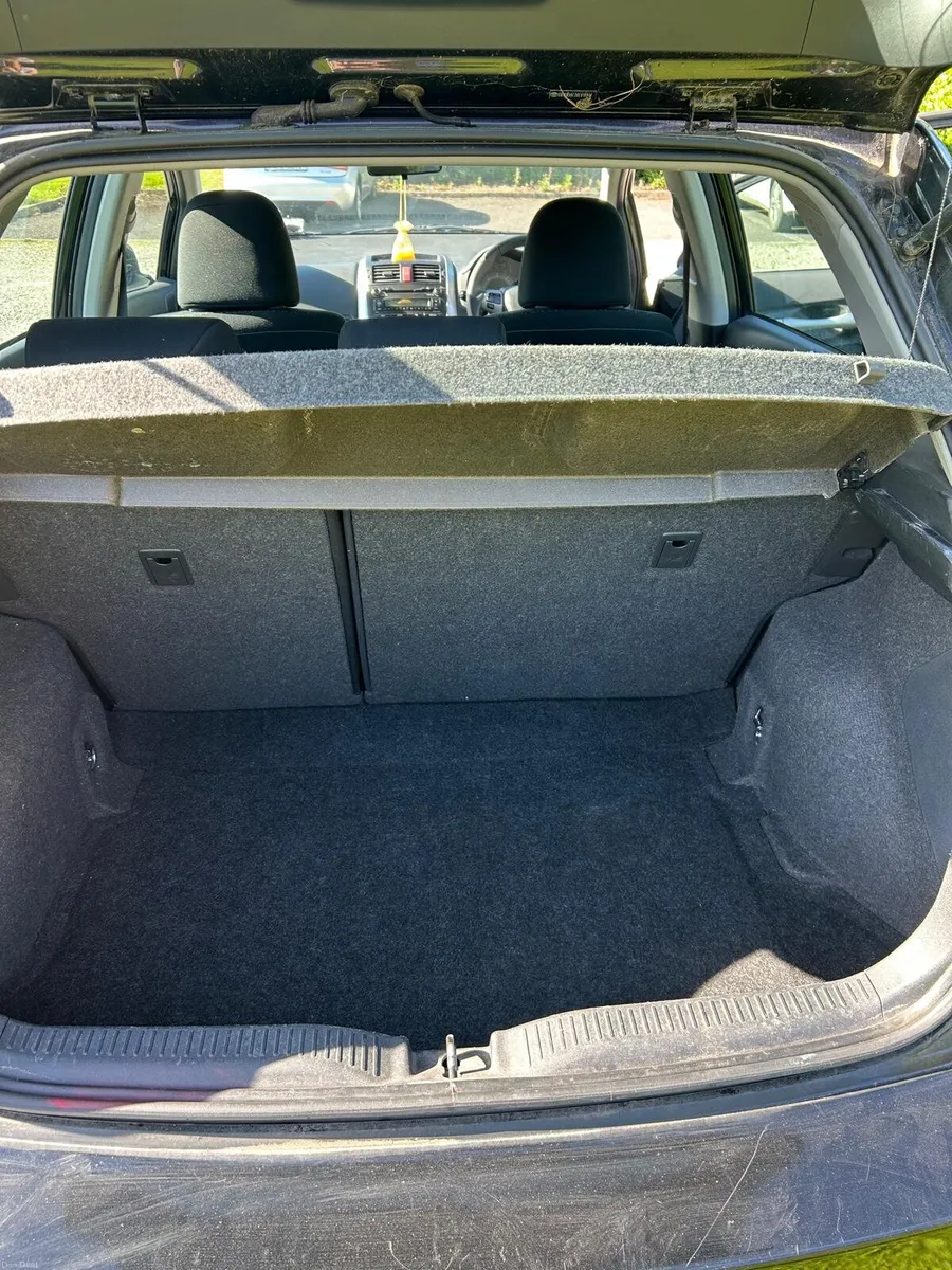 Car - Image 4