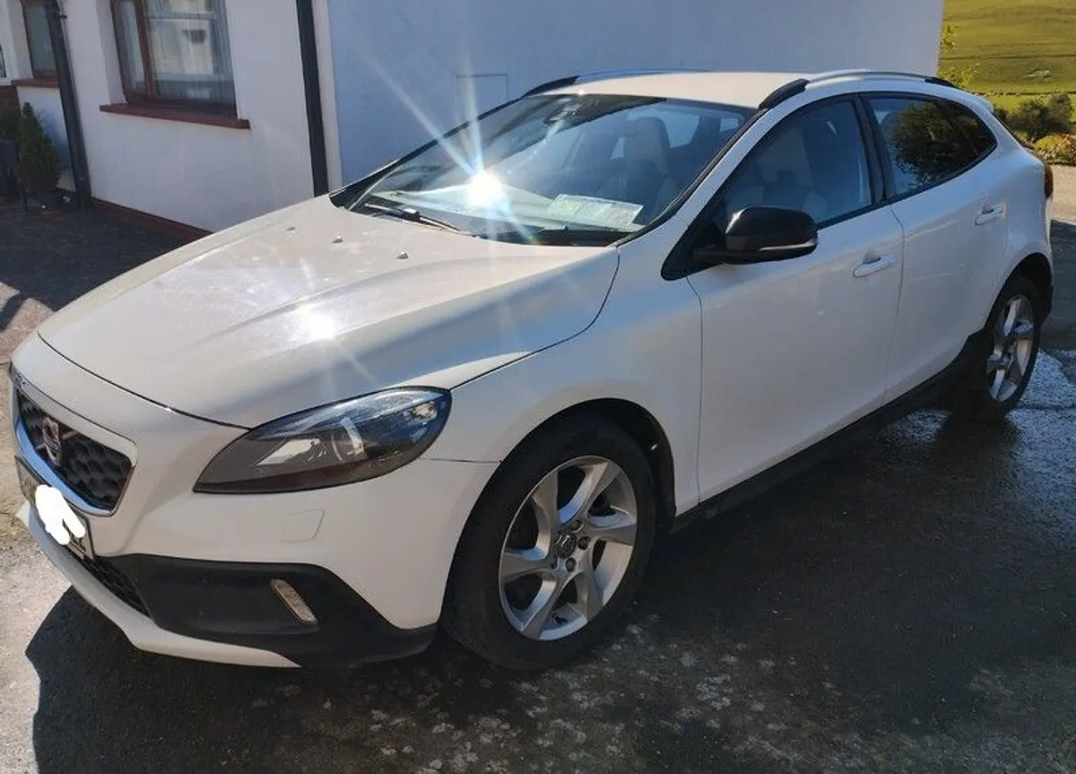 2014 Volvo V40 - Image 1
