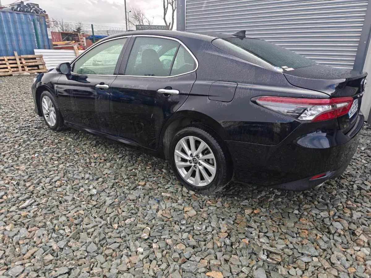 Toyota Camry 2021 - Image 3