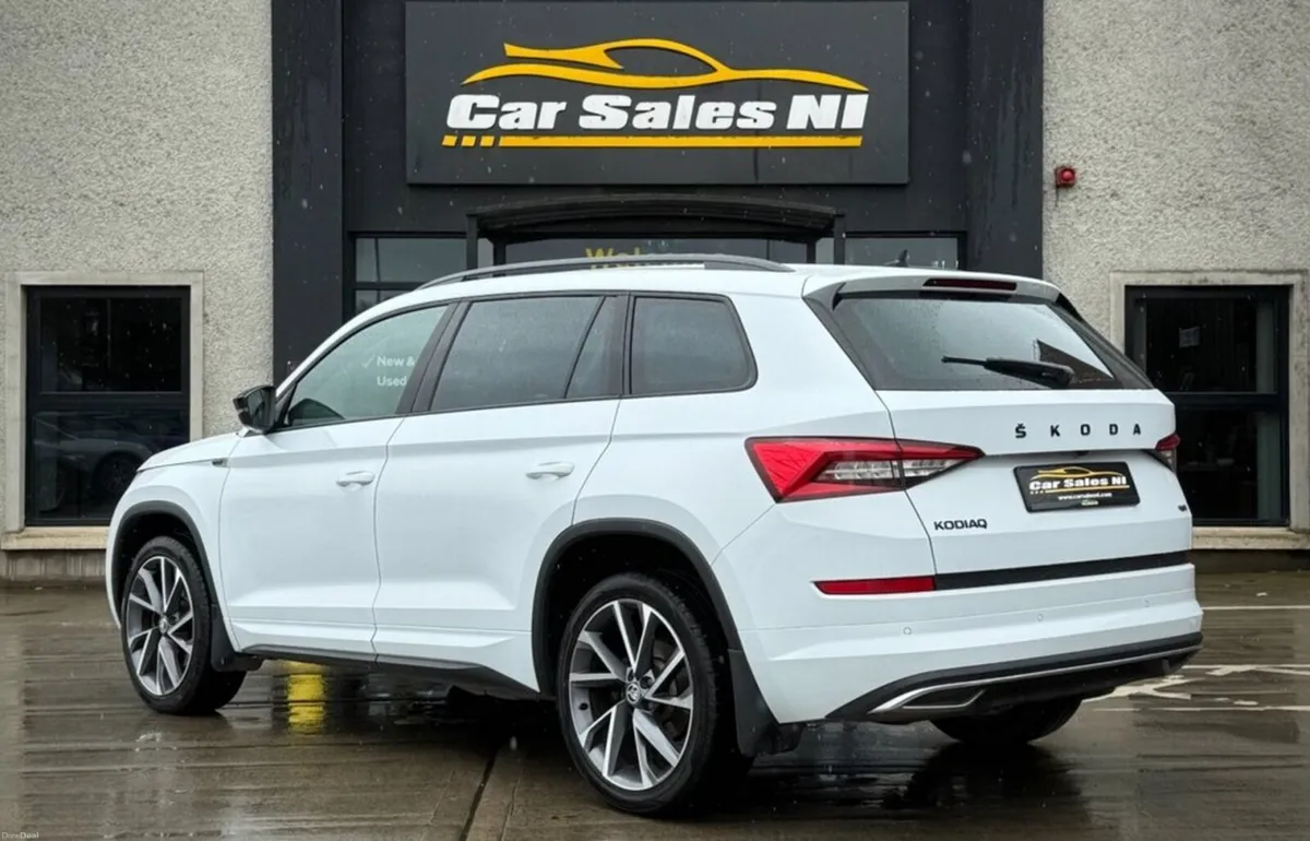 2.0 TDI SportLine SUV 5dr Diesel DSG 4WD Euro 6 (s - Image 4