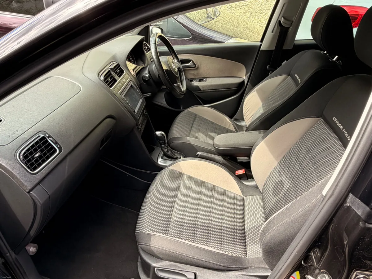 Volkswagen polo 1.2 cross Automatic - Image 5