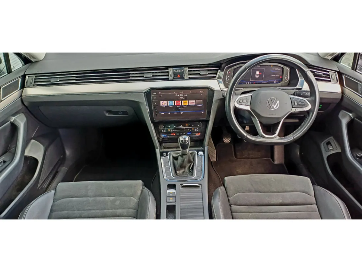 Volkswagen Passat ELEGANCE 2.0 TDI MANUAL 6SPEED F - Image 5