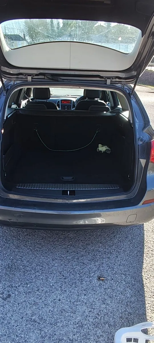 Opel Astra 2011 - Image 4