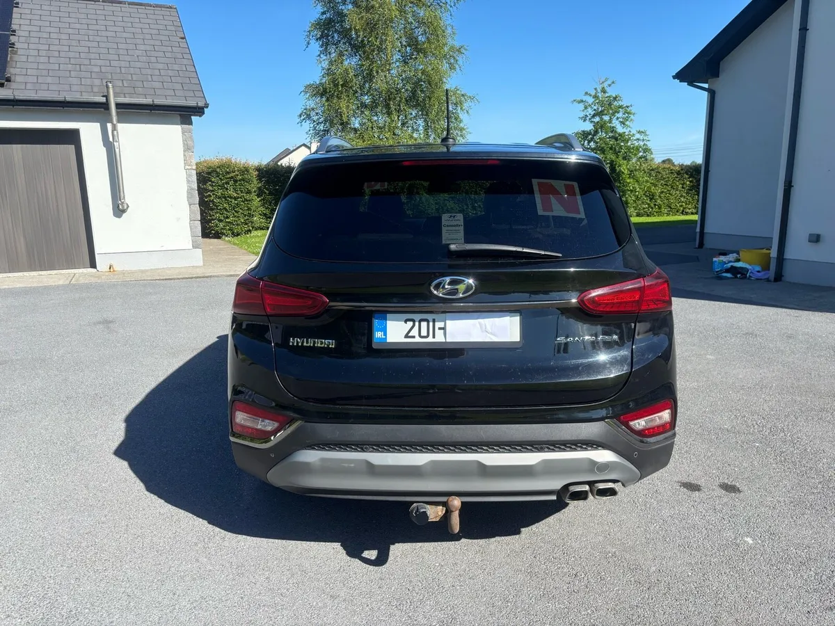 Hyundai Santa Fe 2WD Executive Plus 5D - Image 3