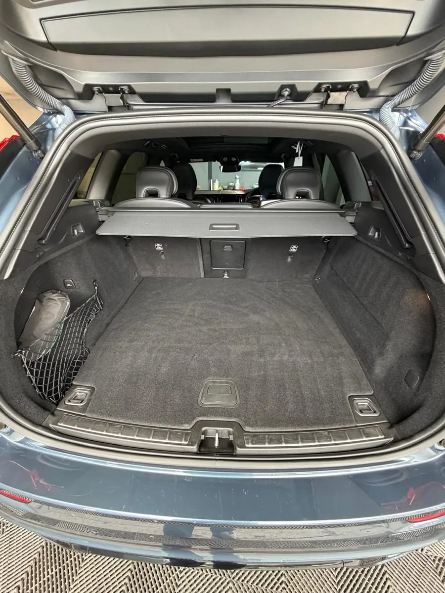 2021 Volvo XC60 T6 R-Design Recharge - Image 4