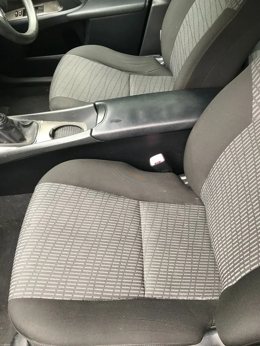 Toyota Avensis 2010 - Image 4